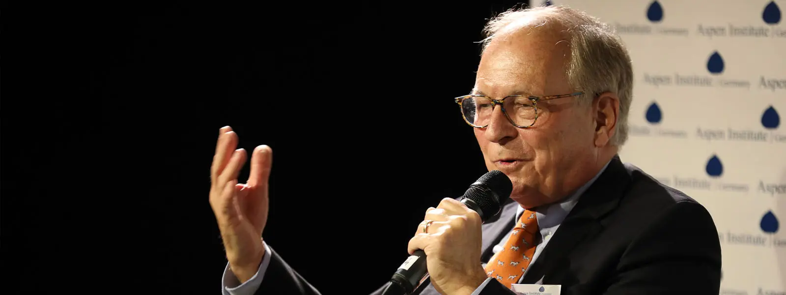 Волфганг Ишингер: Россия билан музокаралар ҳозирча маънога эга эмас