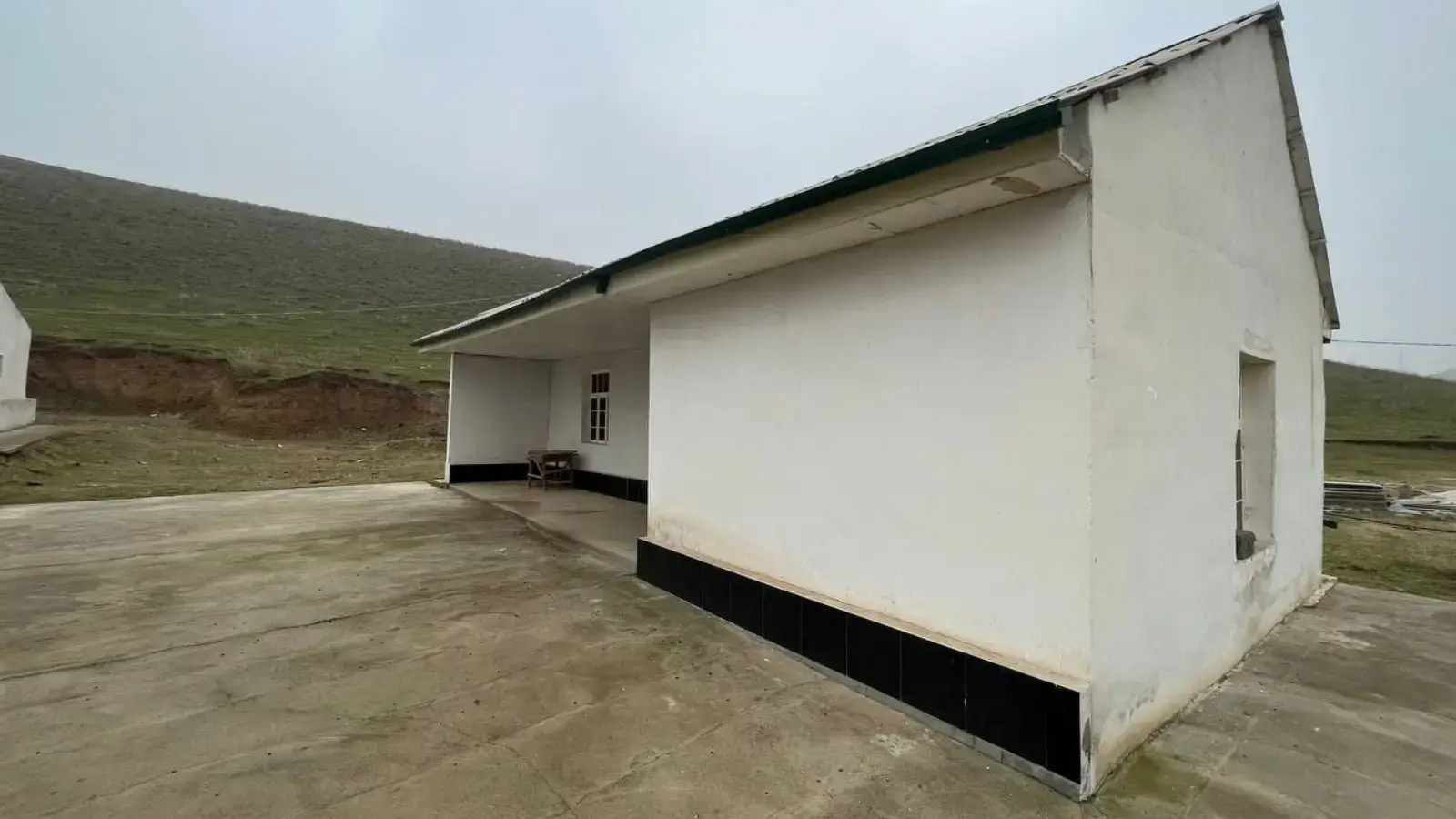 Солиқ қарзи сабабли нотурар бино хатланди