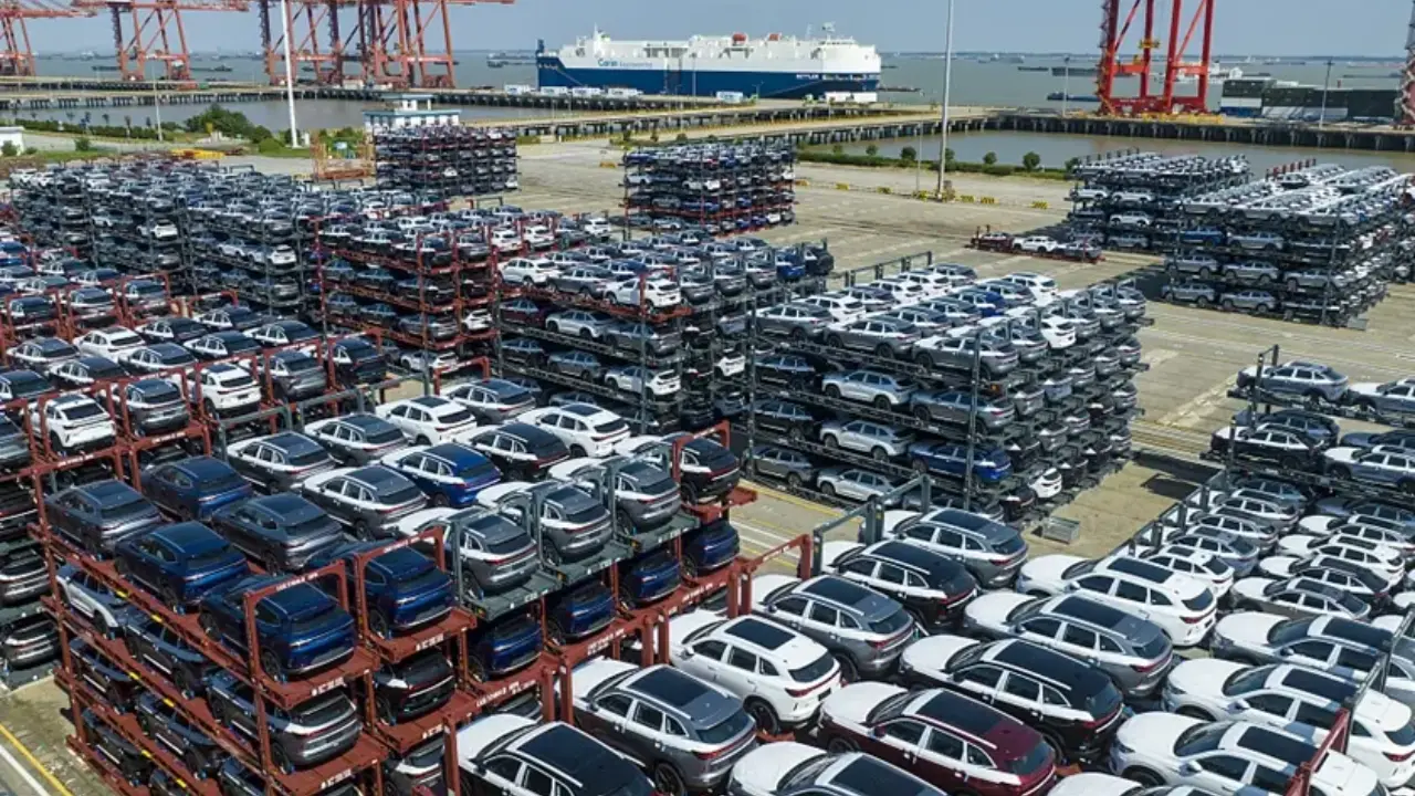 Қытай 2025 жылы автокөлік саудасында АҚШ-ты үлкен айырмашылықпен артта қалдырды