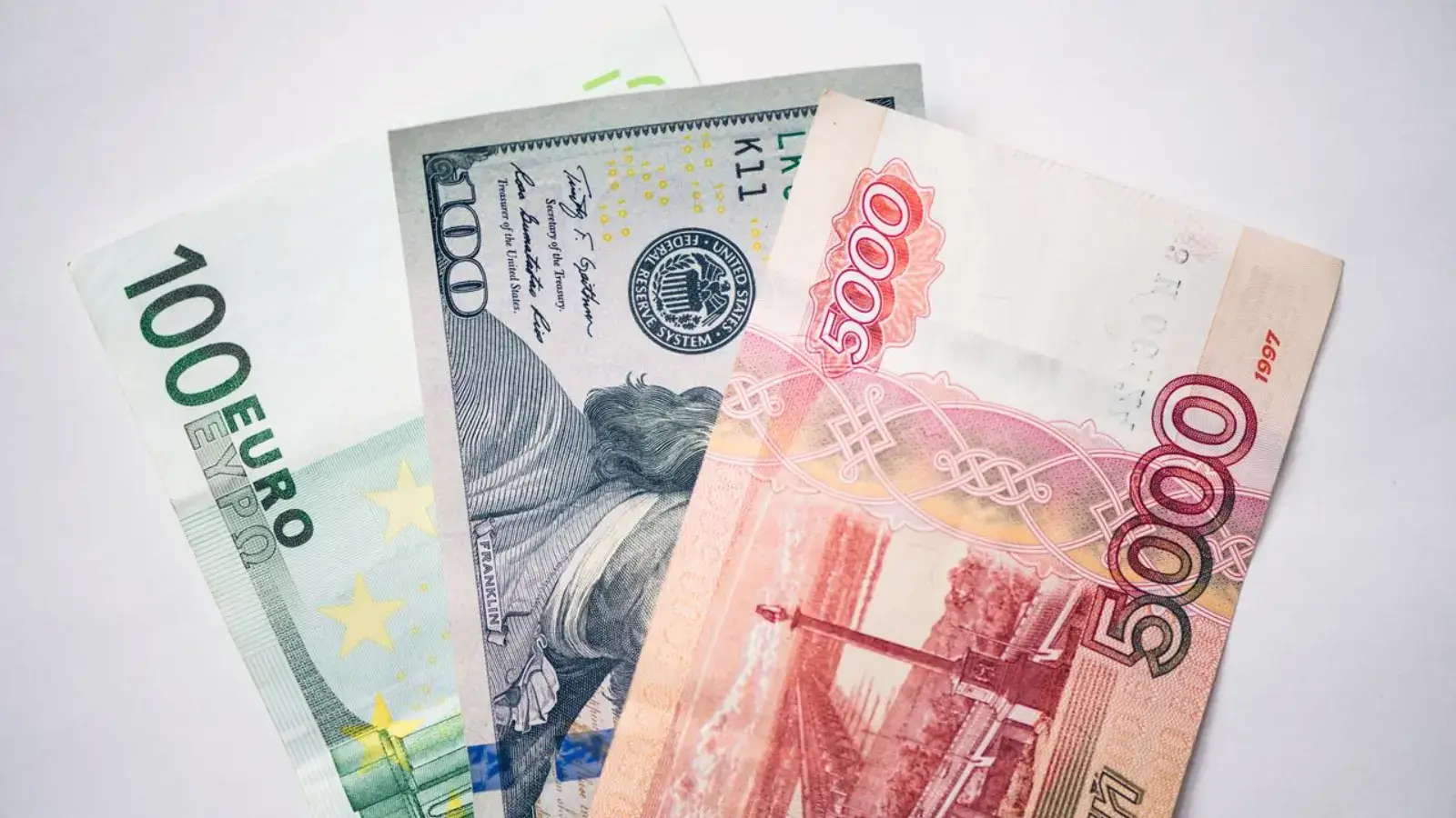 Долларни қайси банкларда фойдалироқ айирбошлаш мумкин?