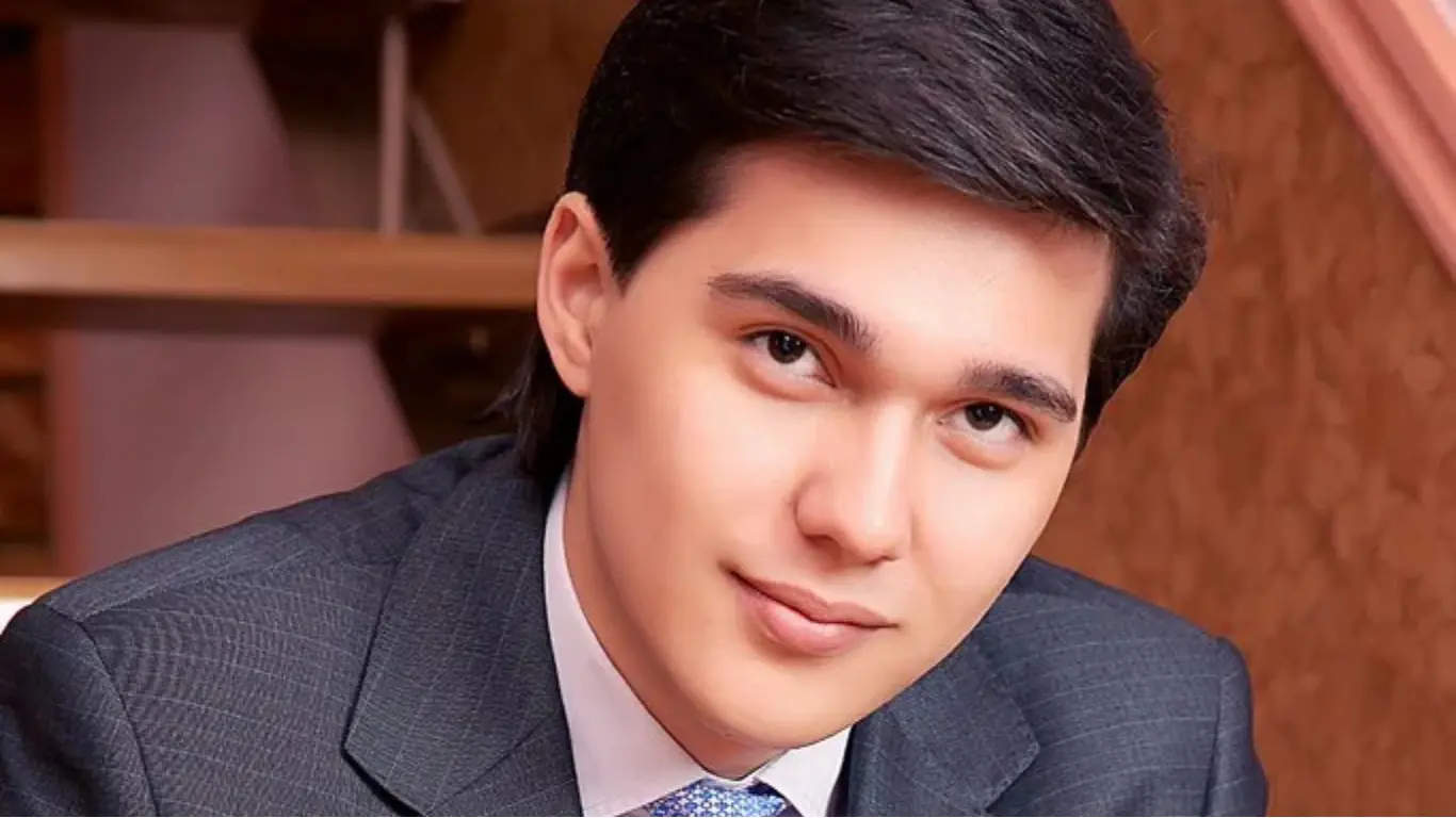 Farrukh Komilov: "I don't even know why I love my wife" (video)