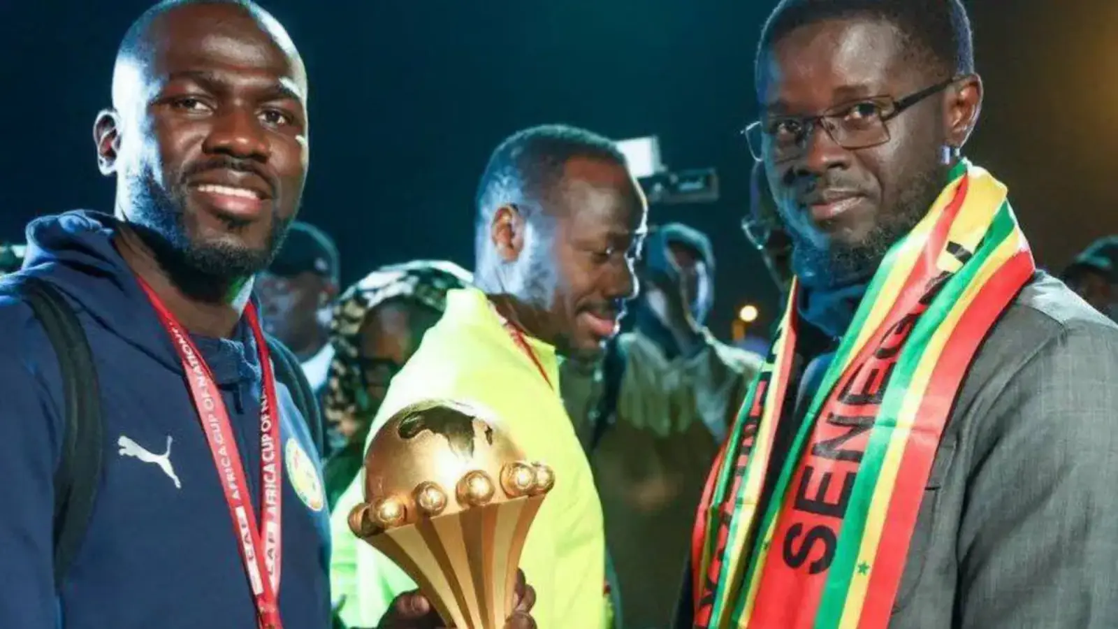 Senegal prezidenti chempionlarga katta pul va sohildan yer sovg‘a qildi