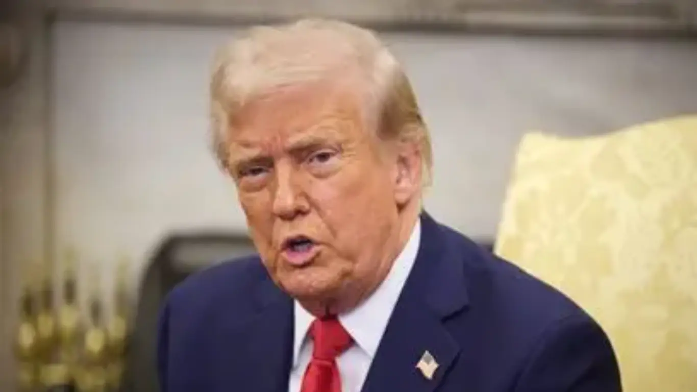 Трамп халқаро қоидаларни бузаётгани билан шов-шув кўтармоқда