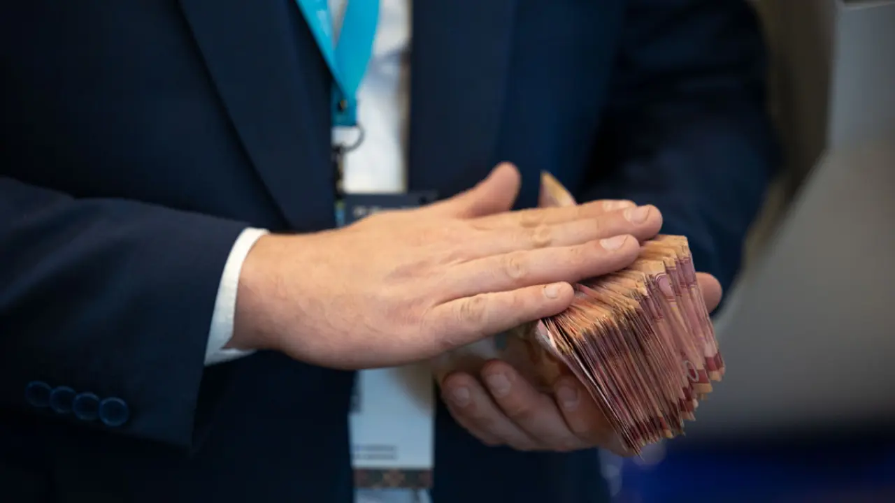 Ўзбекистонда ойлик иш ҳақи бўйича қайси соҳа энг юқори кўрсаткичда?