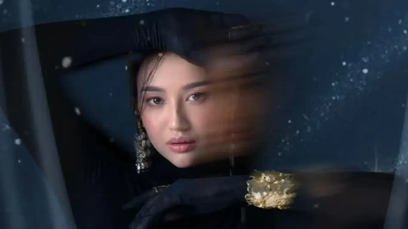 Актриса Айсанем илк қўшиғи билан мухлислар эътиборини тортди (аудио)