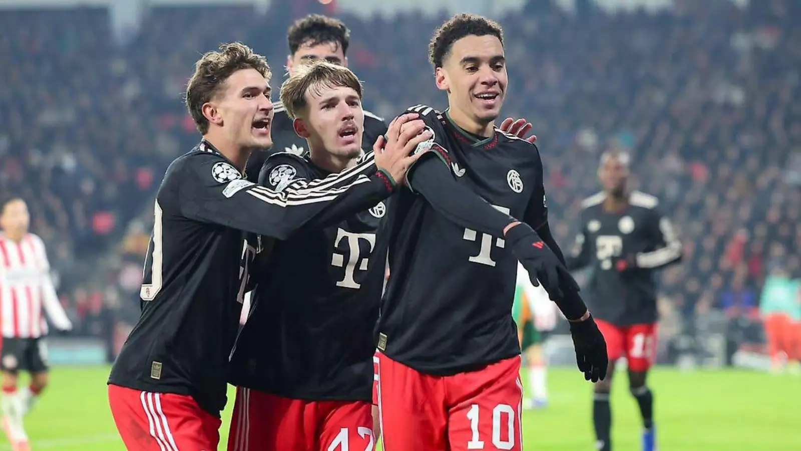 Сўнгги турда ПСЖ дуранг ўйнади, "Бавария" меҳмонда ғалаба қозонди