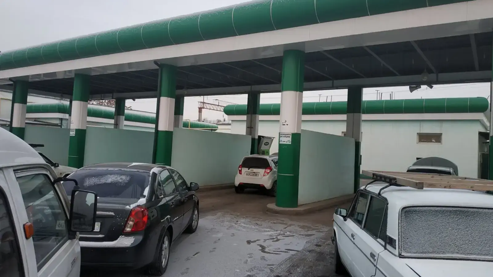 Метан "заправка"лар яна чекланди: иш вақти 10–16 қилиб белгиланди