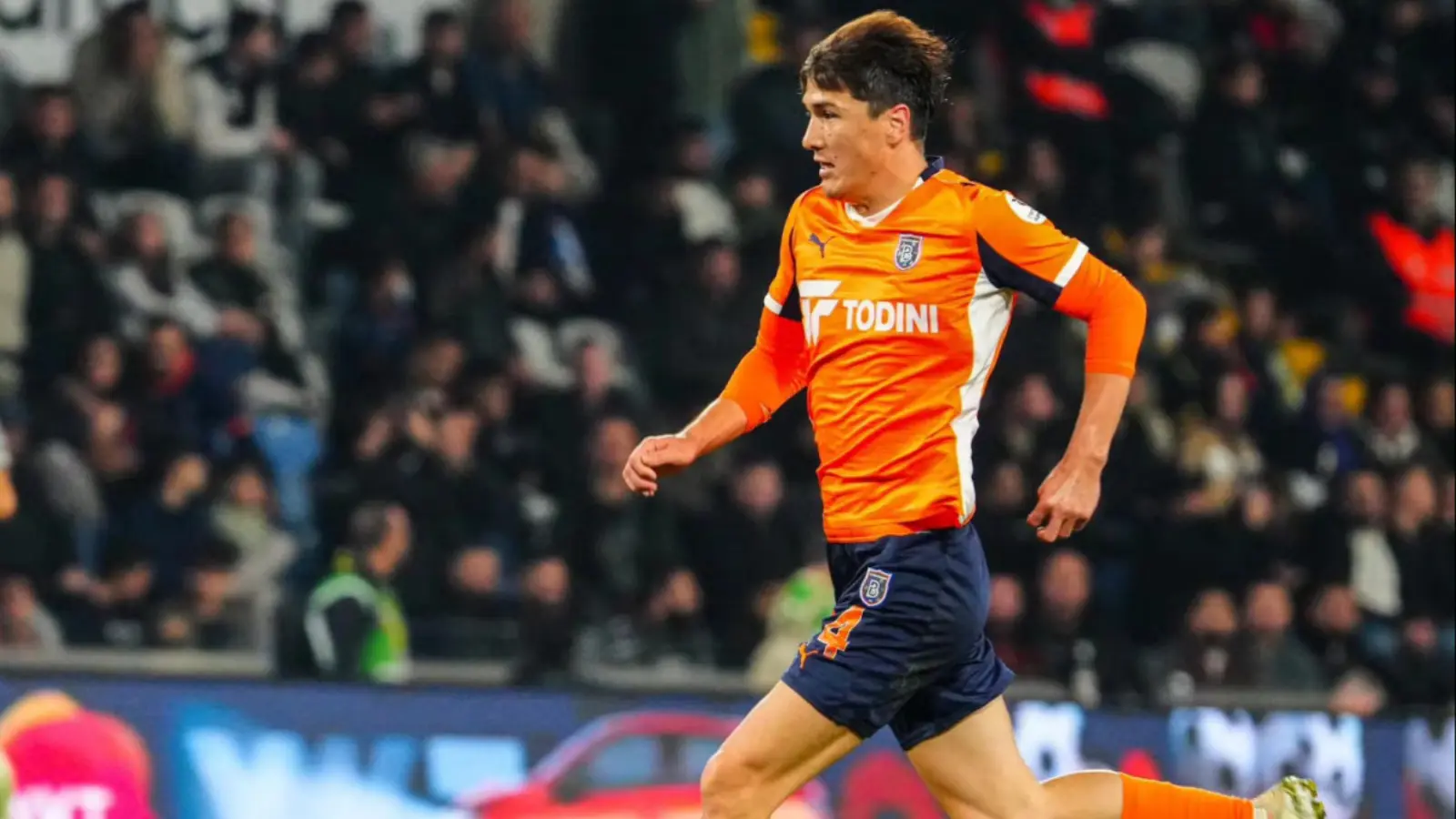 Eldor Shomurodov bosh bilan gol urdi, «Bashakshehir» oldinda (video)