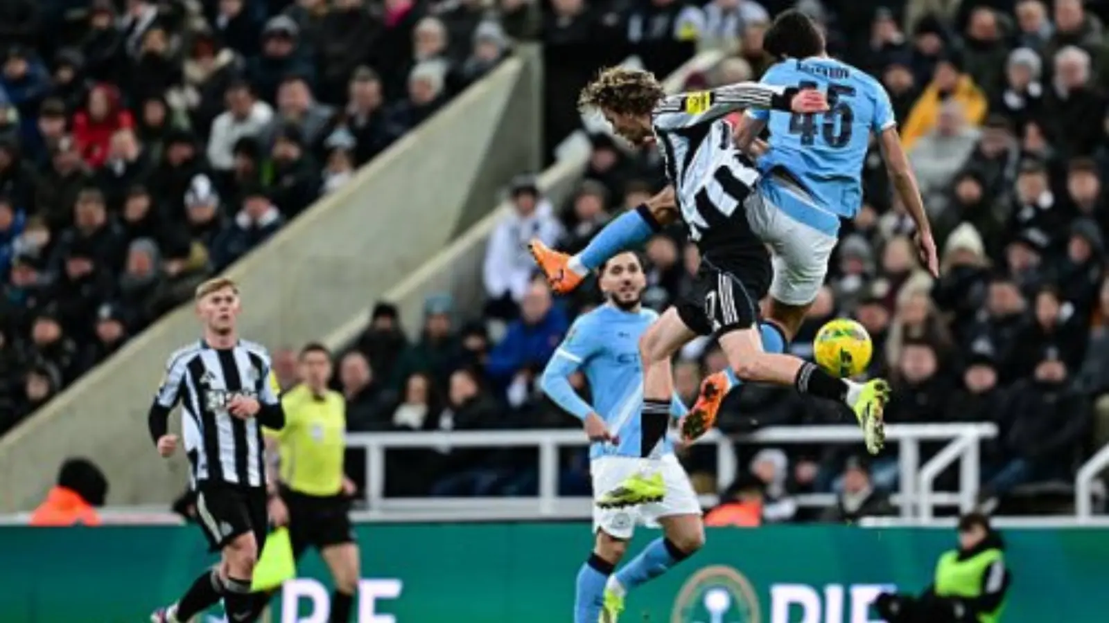 Бернарду Силва Ҳусановни алоҳида мақтаб, унга жуда юқори баҳо берди