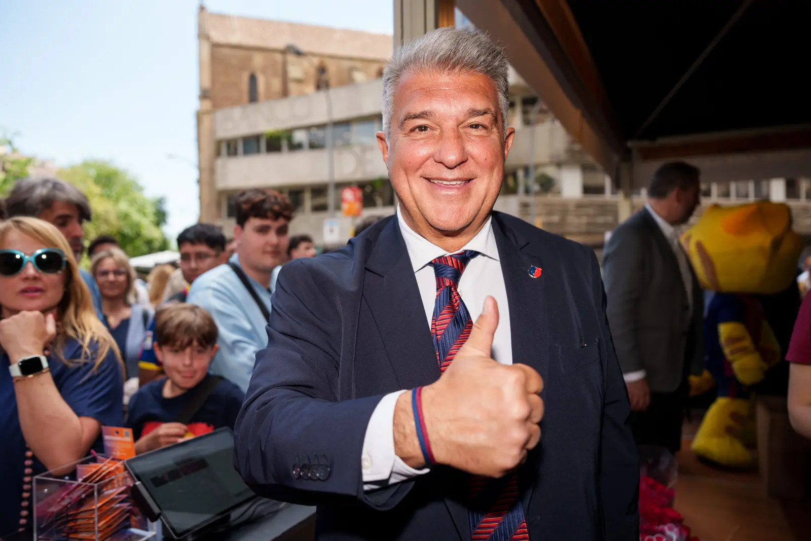 El presidente del Barcelona: Me sorprendió la actuación del Real Madrid...