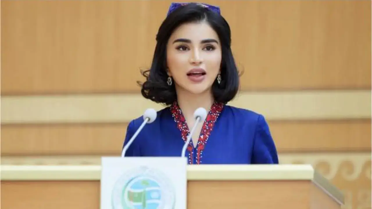 С Саидой Мирзиёевой взято первое большое интервью