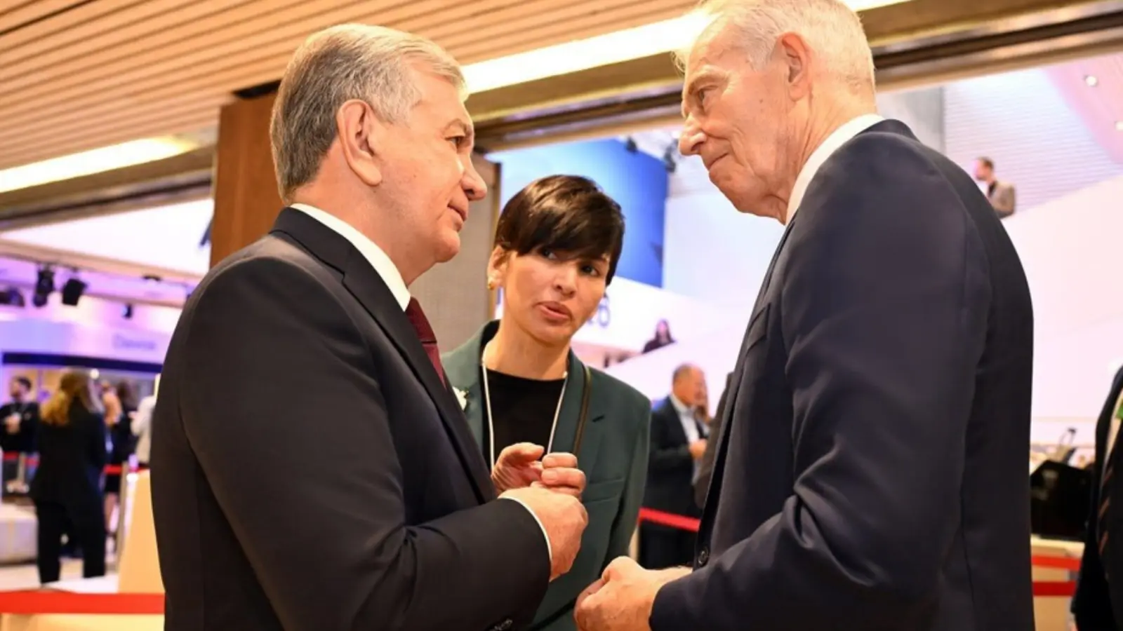 Shavkat Mirziyoyev Davosda bir qator yetakchilar bilan muloqot qildi