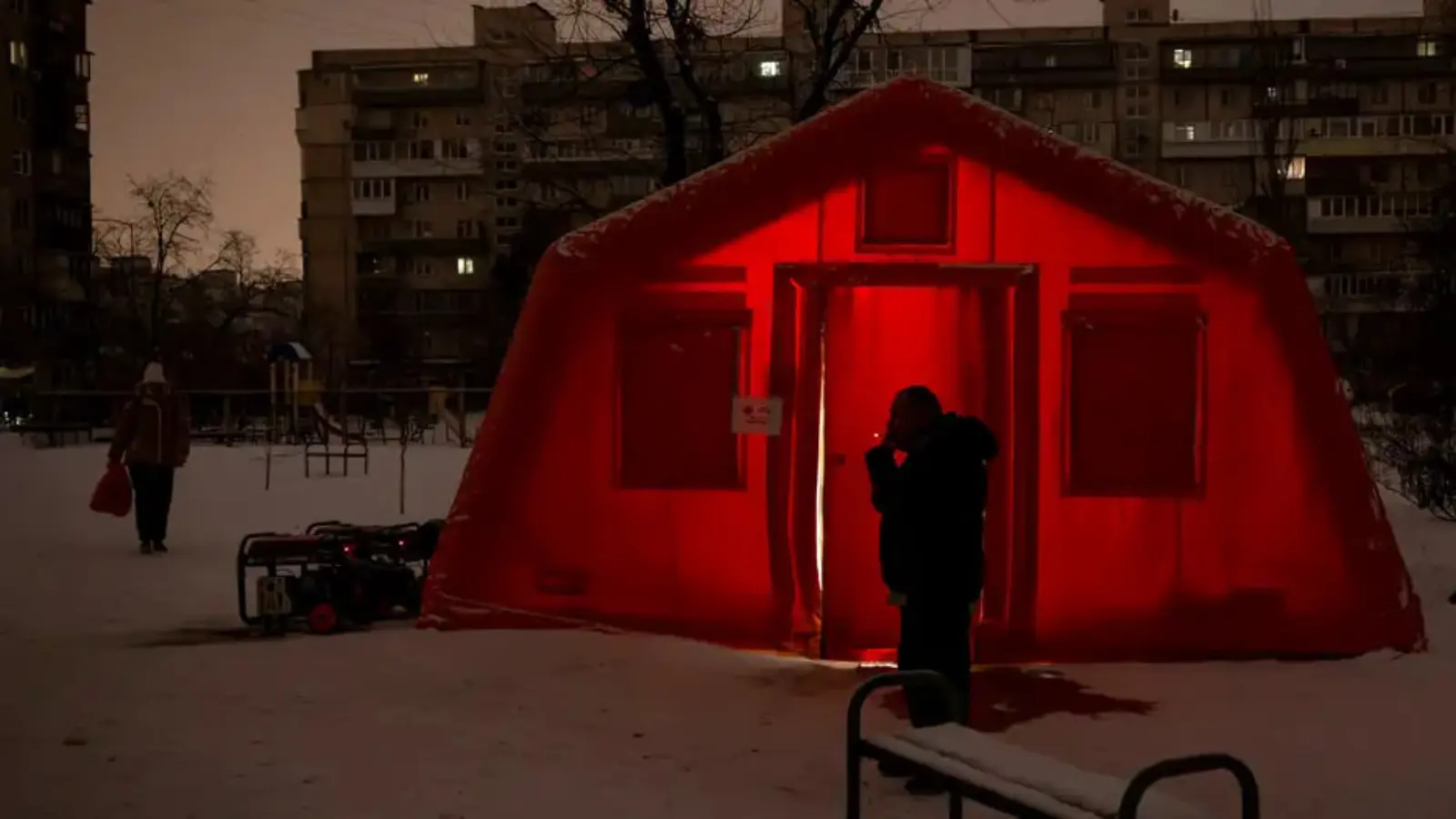 Киев қыста сынақ үстінде: соққылар суды, жылуды және жарықты үзіп жатыр...