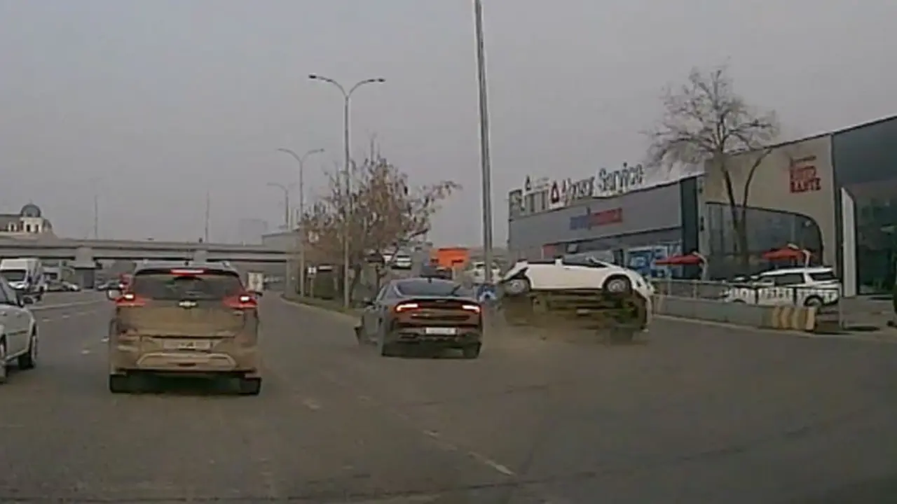 Перед музеем железной дороги столкнулись Spark и Kia