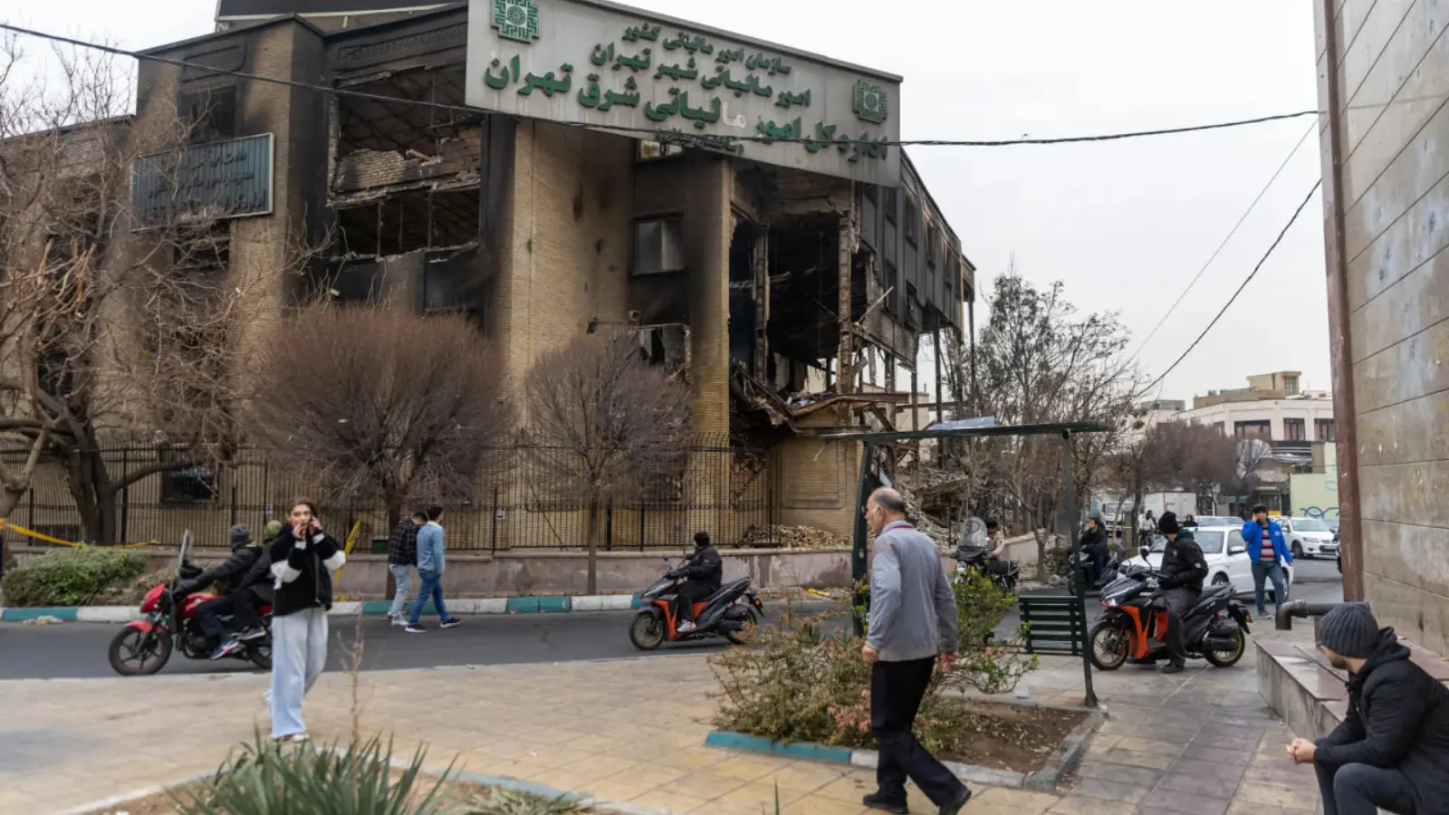 Эронда намойишлар сусайди: интернет ўчди, қўрқув кучайди