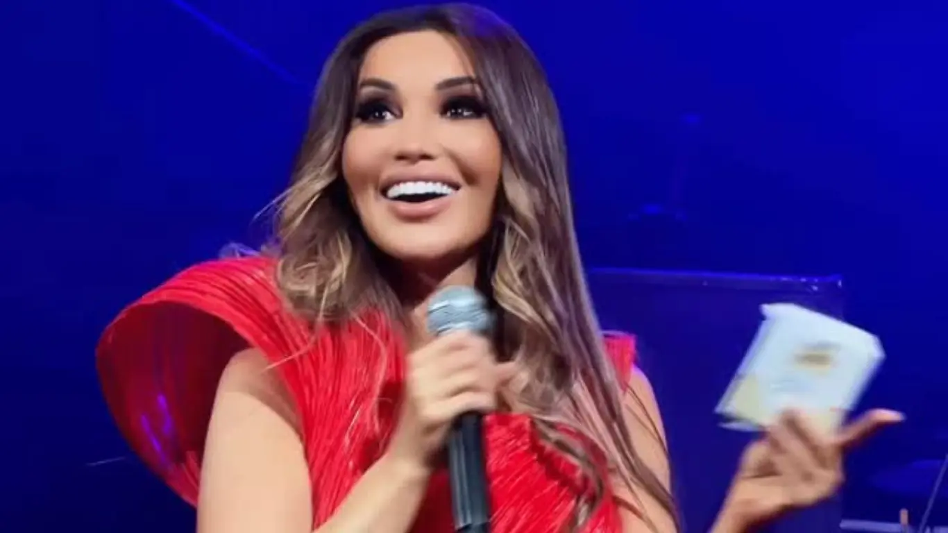 Konsertda kutilmagan xushxabar: Rayhon sahnada katta sirni ochib berdi (video)