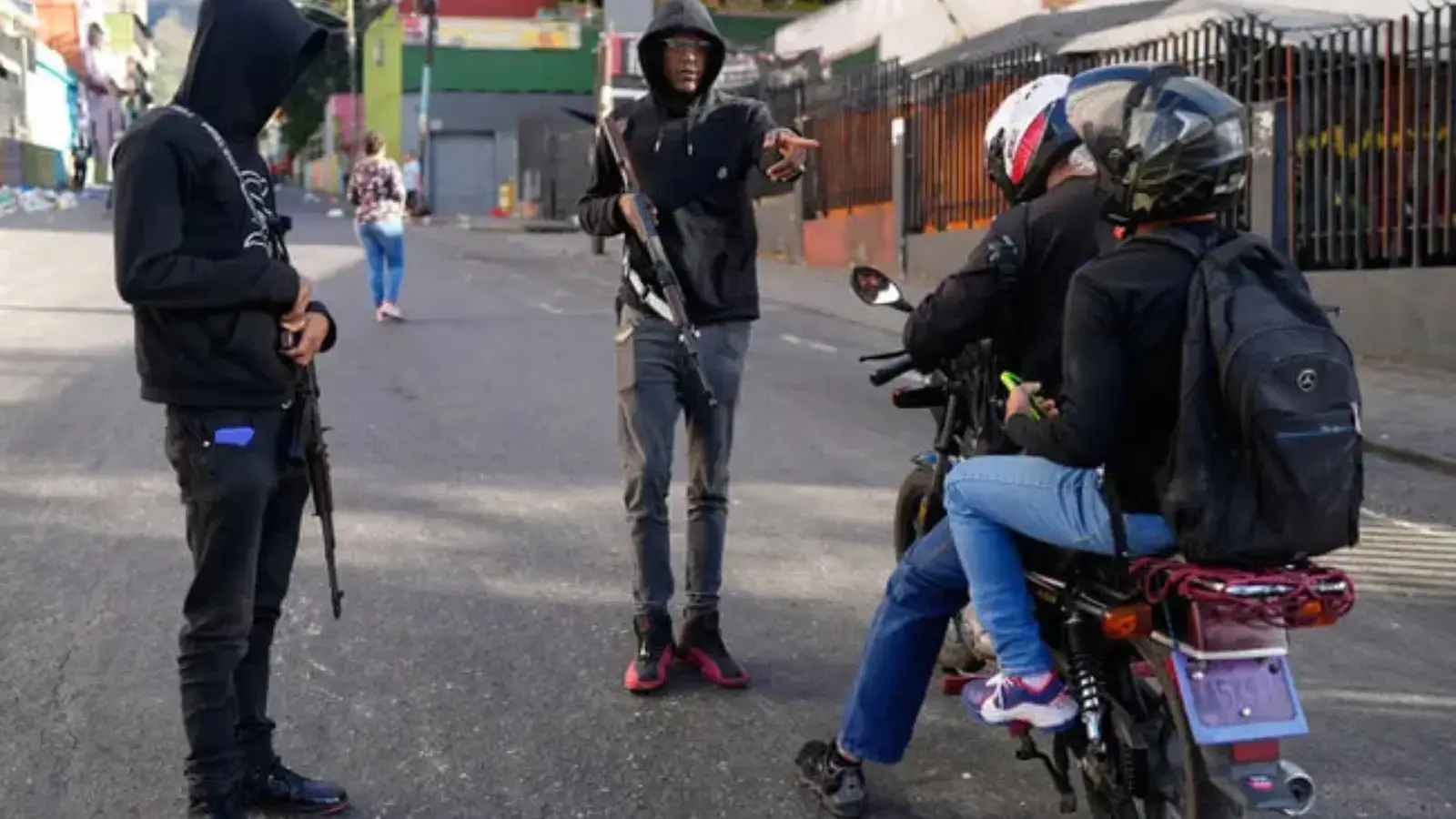 Maduro'nun yakalanmasından sonra Caracas'ta kolektivos'un kontrolü keskin bir şekilde arttı...