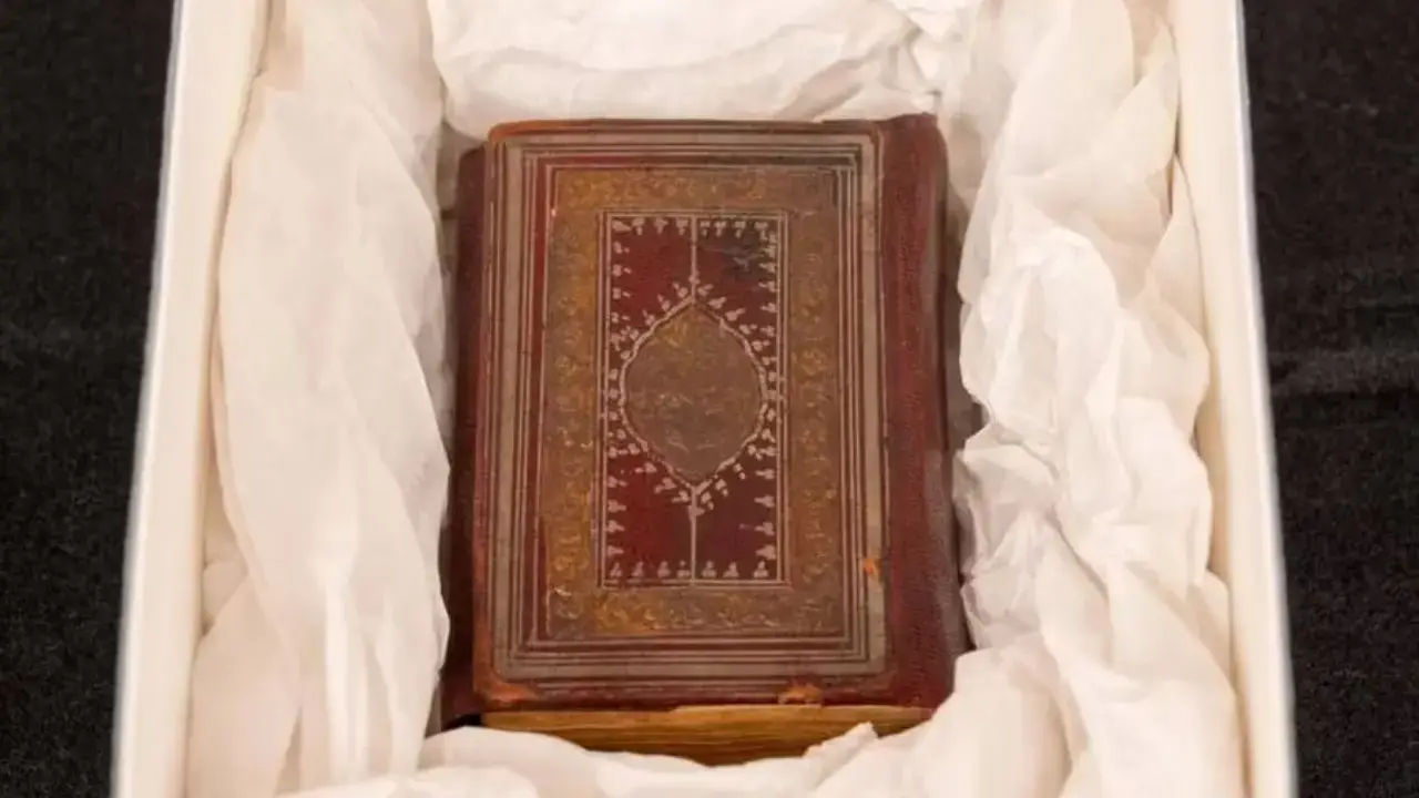 Нью-Йорк мери илк бор Қуръон билан қасамёд қилди