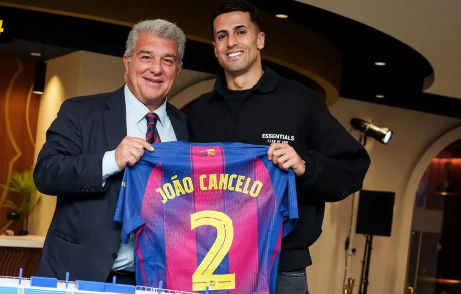 Канселу “Барселона”га қайтди: ўнг қанот энди яна кучаядиган бўлди...