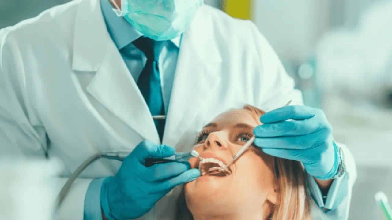 Италияда беморнинг 11 соғлом тиши олиб ташлаган стоматолог қамалди