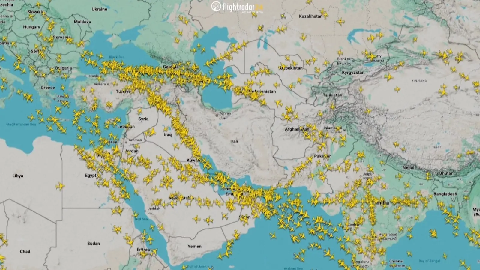 Qatar bazasidan chiqish boshlandi, Eron osmoni qayta ochildi