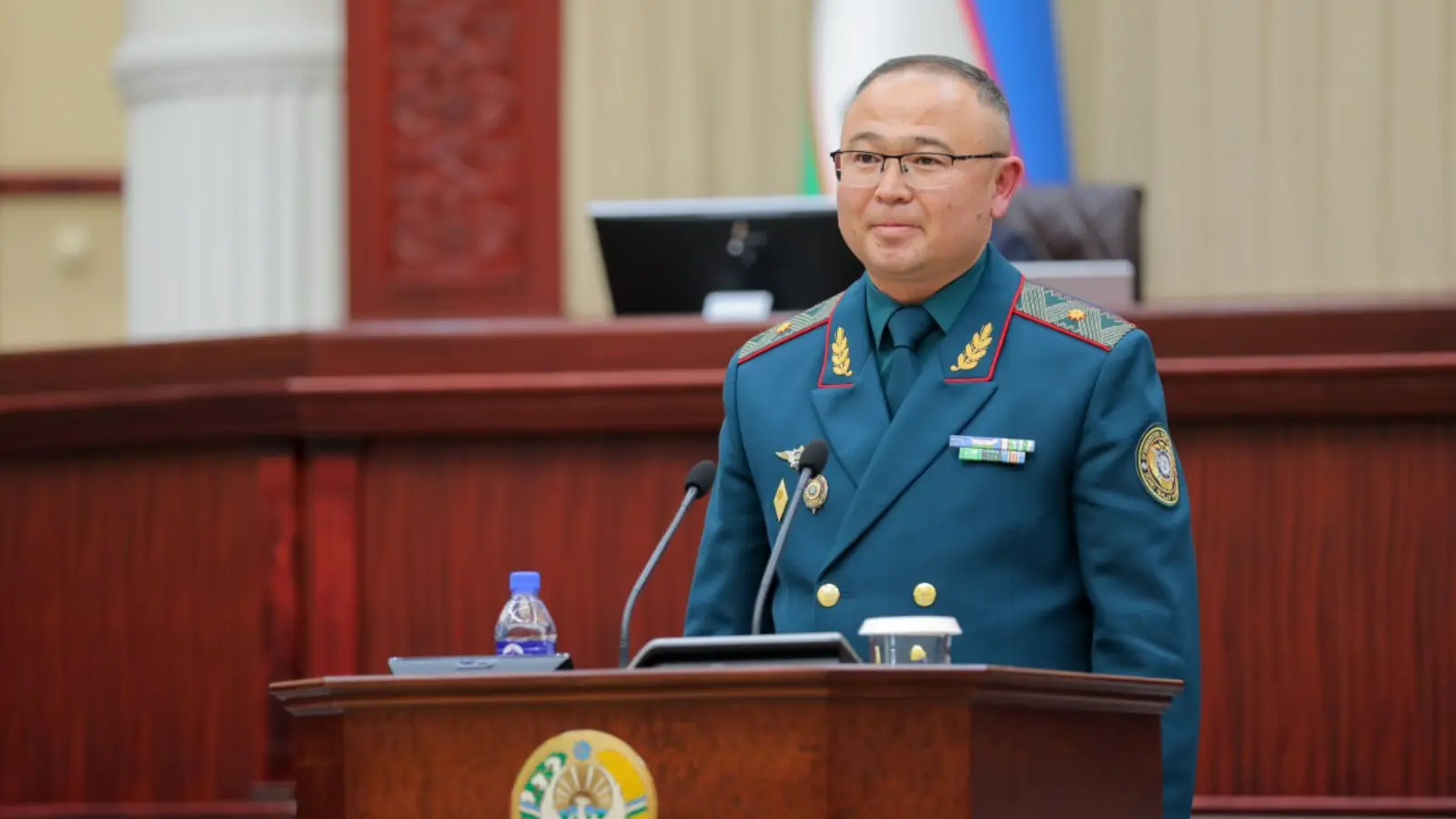 ФВВда раҳбар алмашди: Азизбек Икромов расман вазир этиб тайинланди