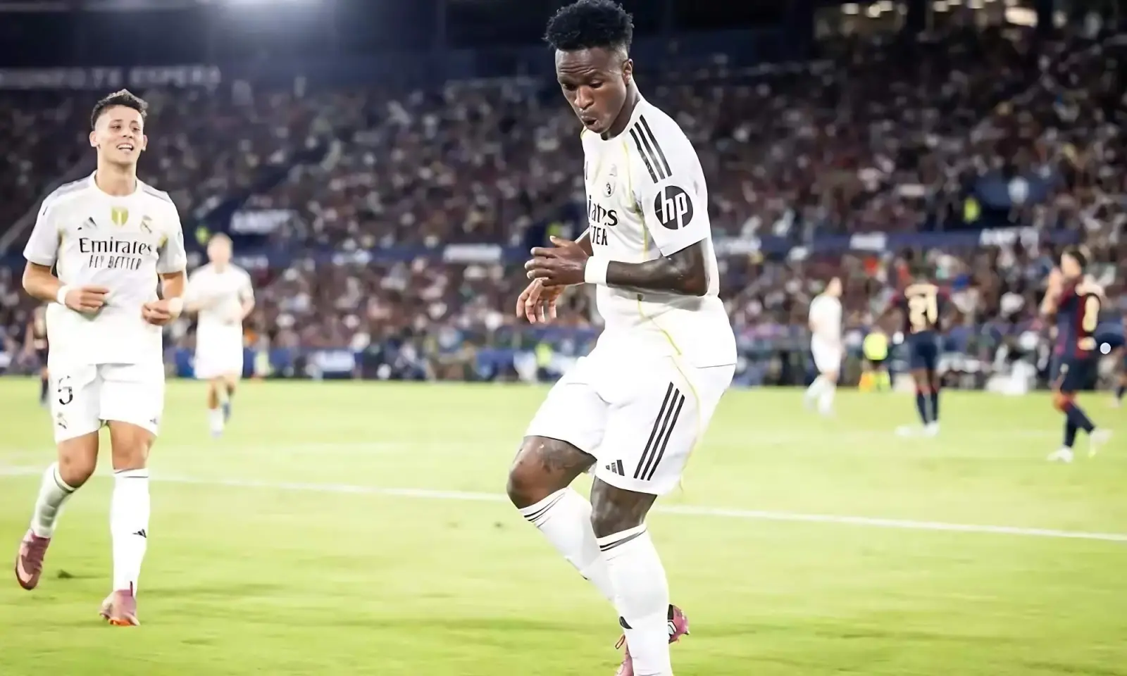 Винисиус миш-мишларга нуқта қўйди: «Реал»да узоқ вақт қоламан...