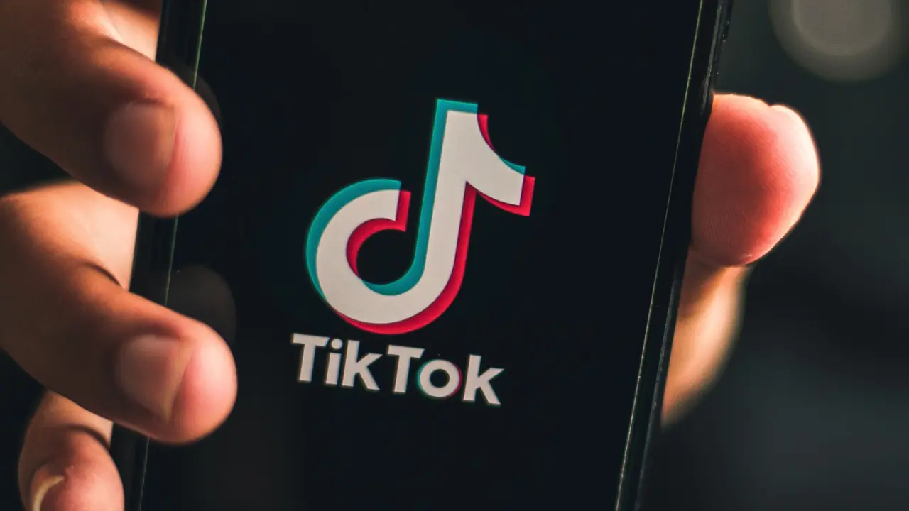 TikTok artık bir gönderiyle yaşları bilebilir: Avrupa'da yeni kontroller