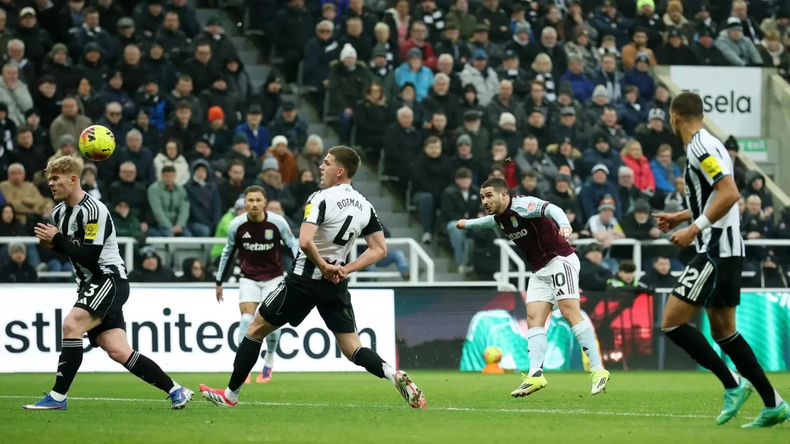 "Астон Вилла" "Ньюкасл"ни майдонида енгиб, учинчи ўринга чиқди (видео)