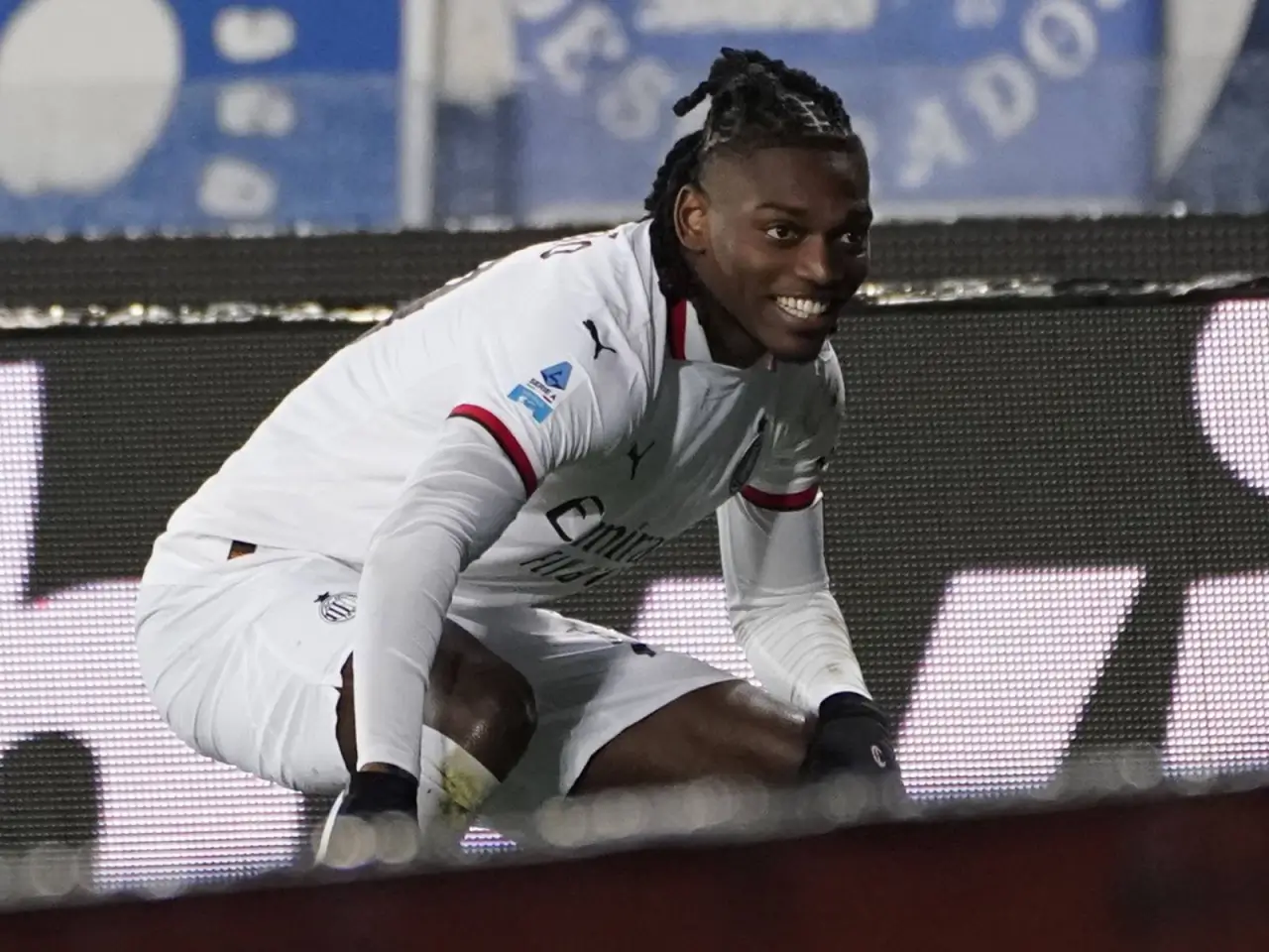 Леаунинг голи Милан ғалабаси ва Серия А етакчилигини келтирди