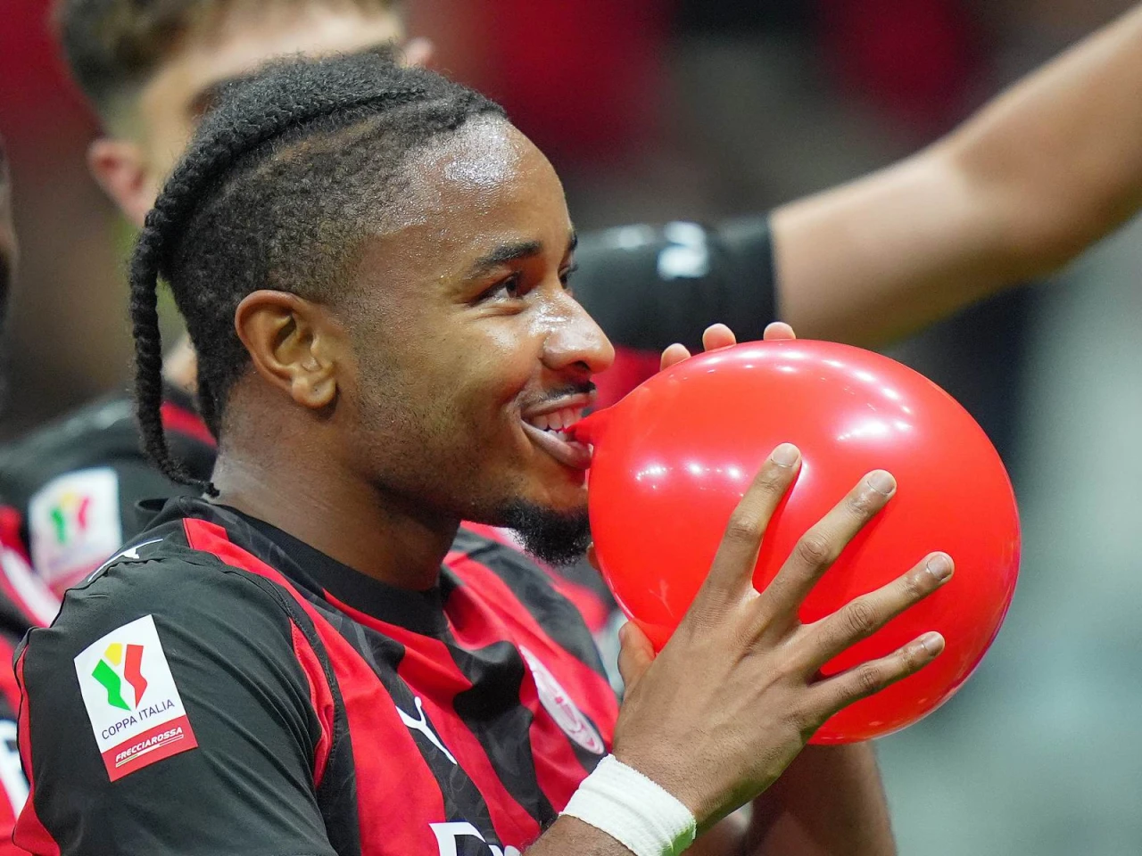 Нкунку «Милан» билан келажаги бўйича қарорини маълум қилди