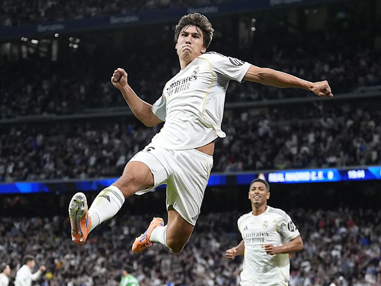 Florentino Peres Real hujumchisining porlashidan faxrlanmoqda