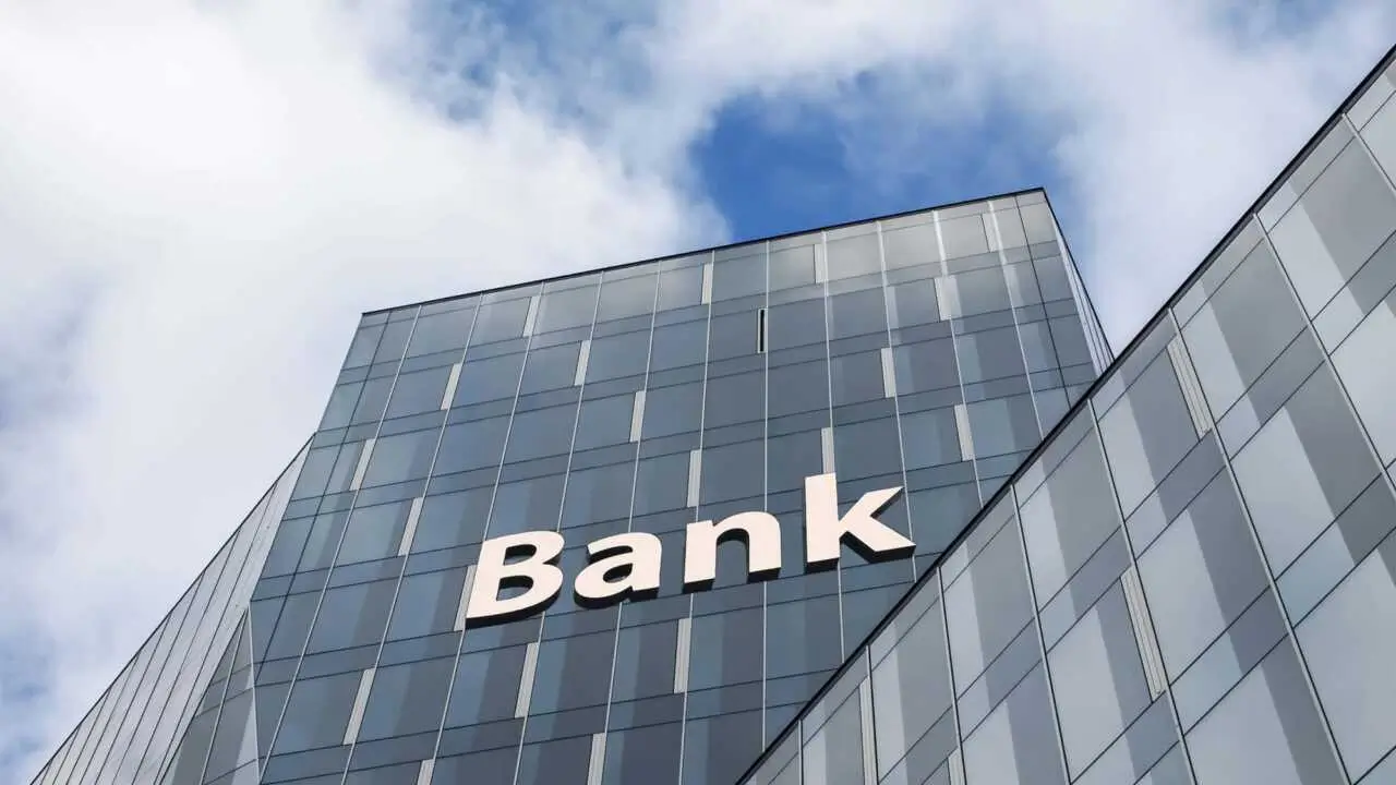 Биржалар ва банклар жамоатчилик учун муҳим ташкилотлар қаторига киритилди