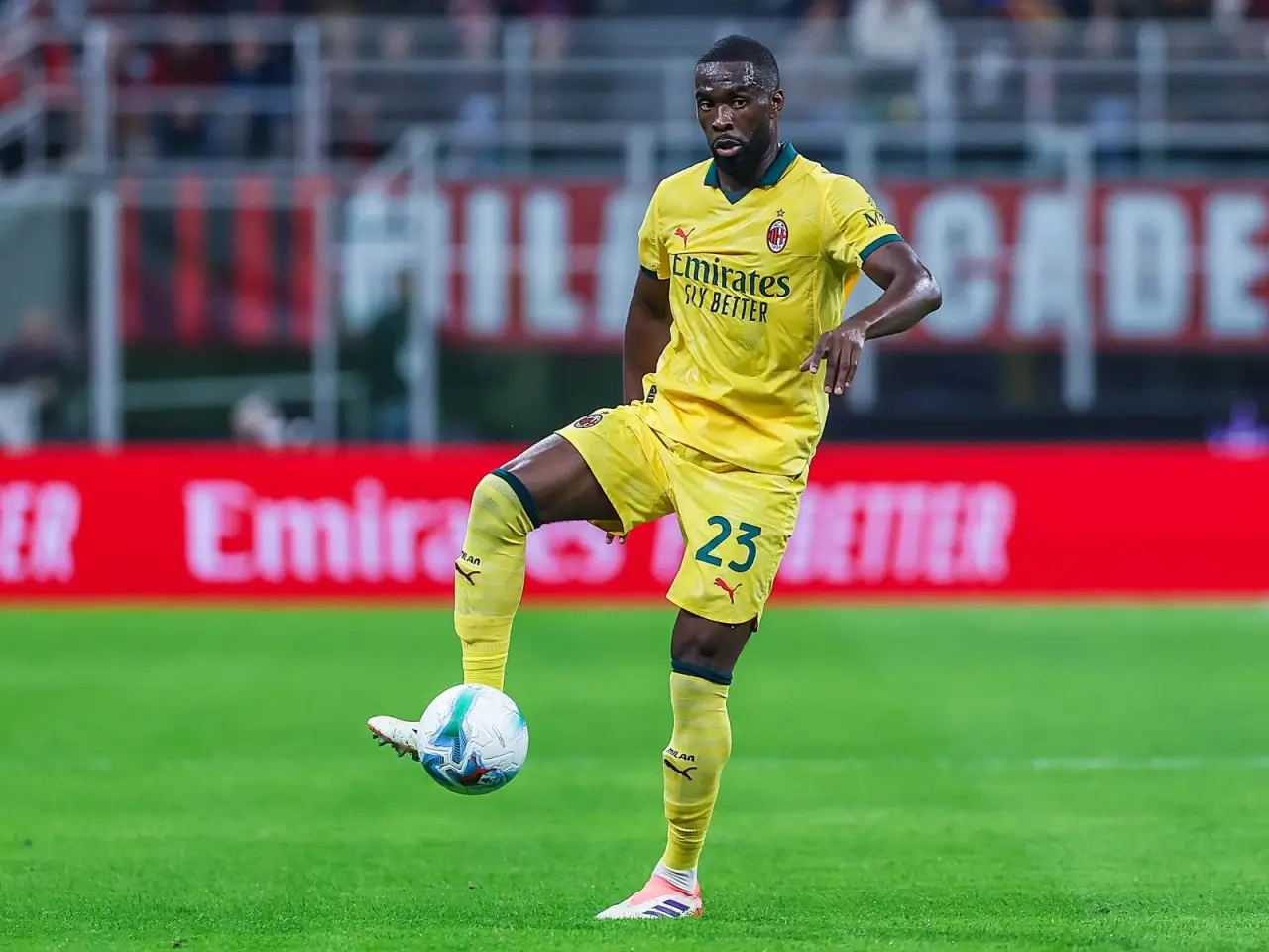 Milan agree new contract with Tomori