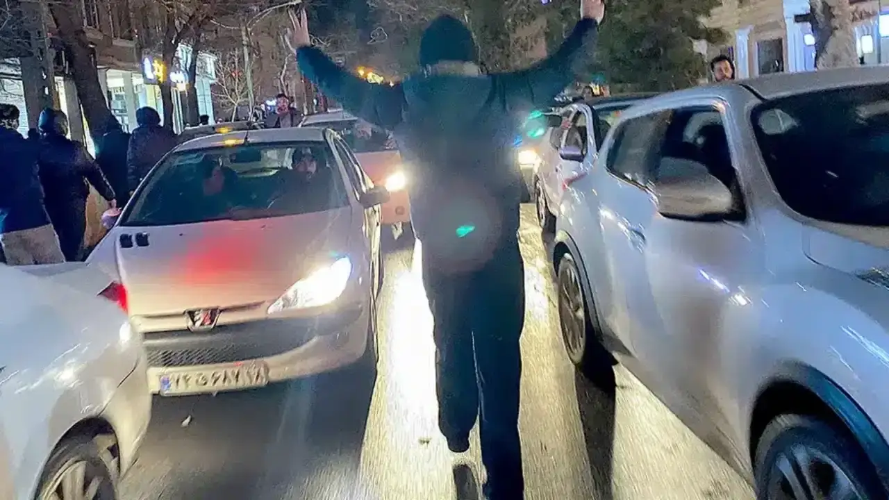 Eron OAV namoyishchilar Malekshohiy ustidan nazorat o‘rnatganini rad etdi