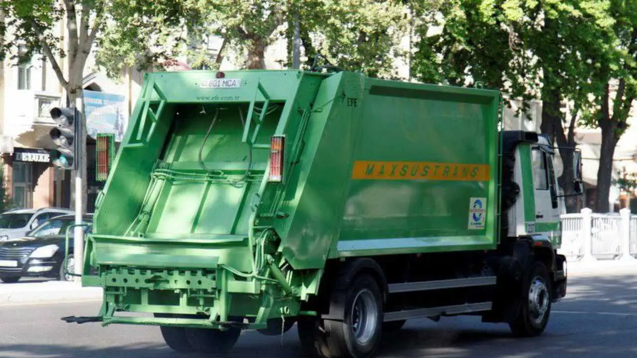 Өзбекстанда қоқыс шығару бойынша қарыз 622 млрд сумнан асты