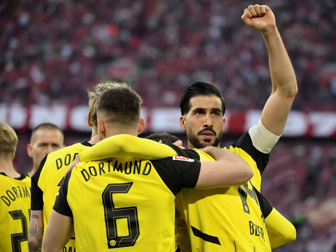 Eintracht and Borussia Dortmund draw 3–3 in a super drama