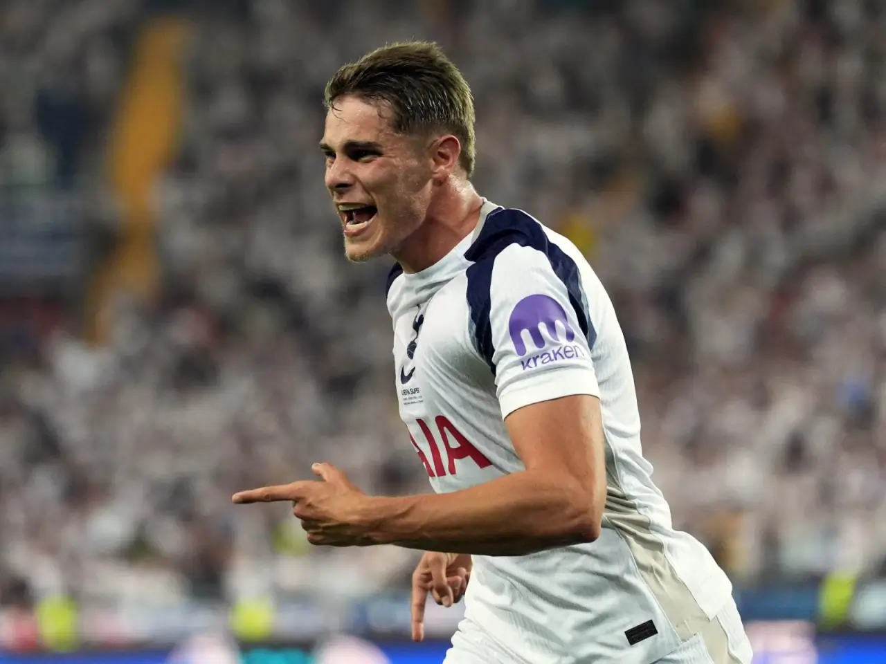 Liverpool, Premier Lig’de iki yıldız stoperi takip ediyor