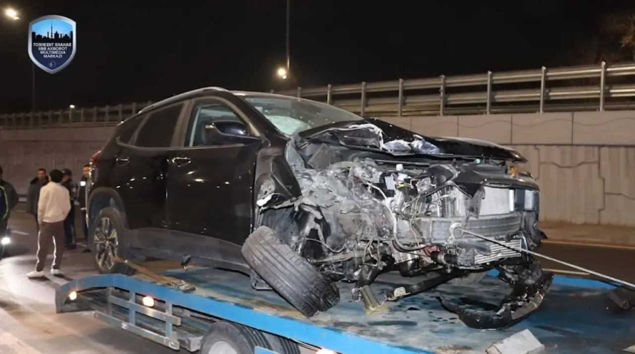 In Tashkent, car wash workers took a customer’s Tracker for a joyride and crashed it