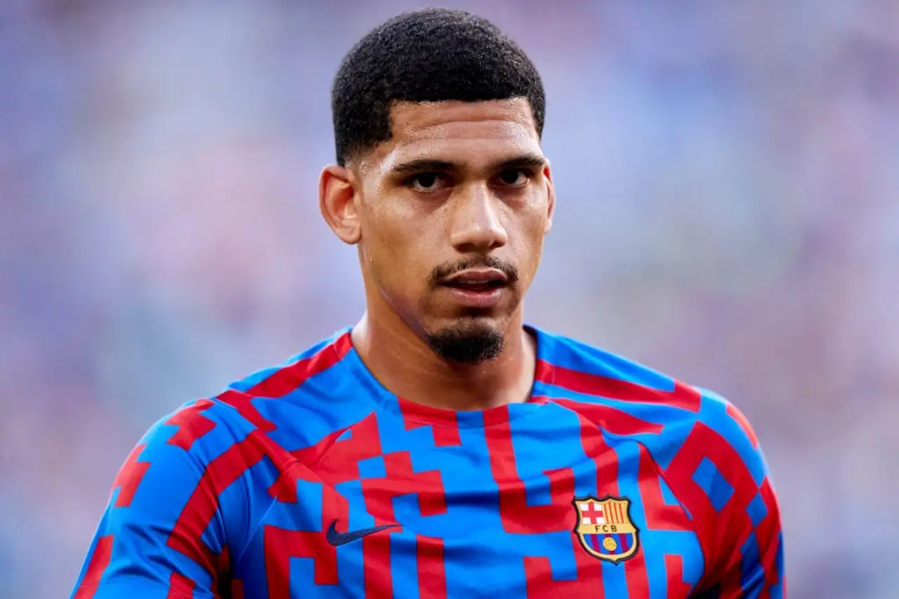 Рафинья заявил, что хотел, чтобы Араухо поднял трофей