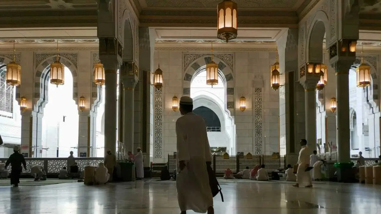 Туроператоры Узбекистана получат субсидии за привлечение паломников из Юго-Восточной Азии