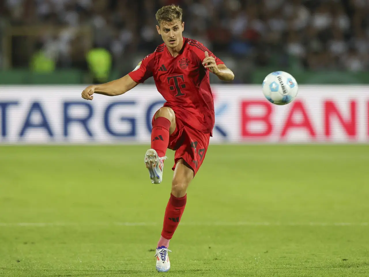 Bavariya himoyachisi Stanisich jarohat olib safdan chiqdi