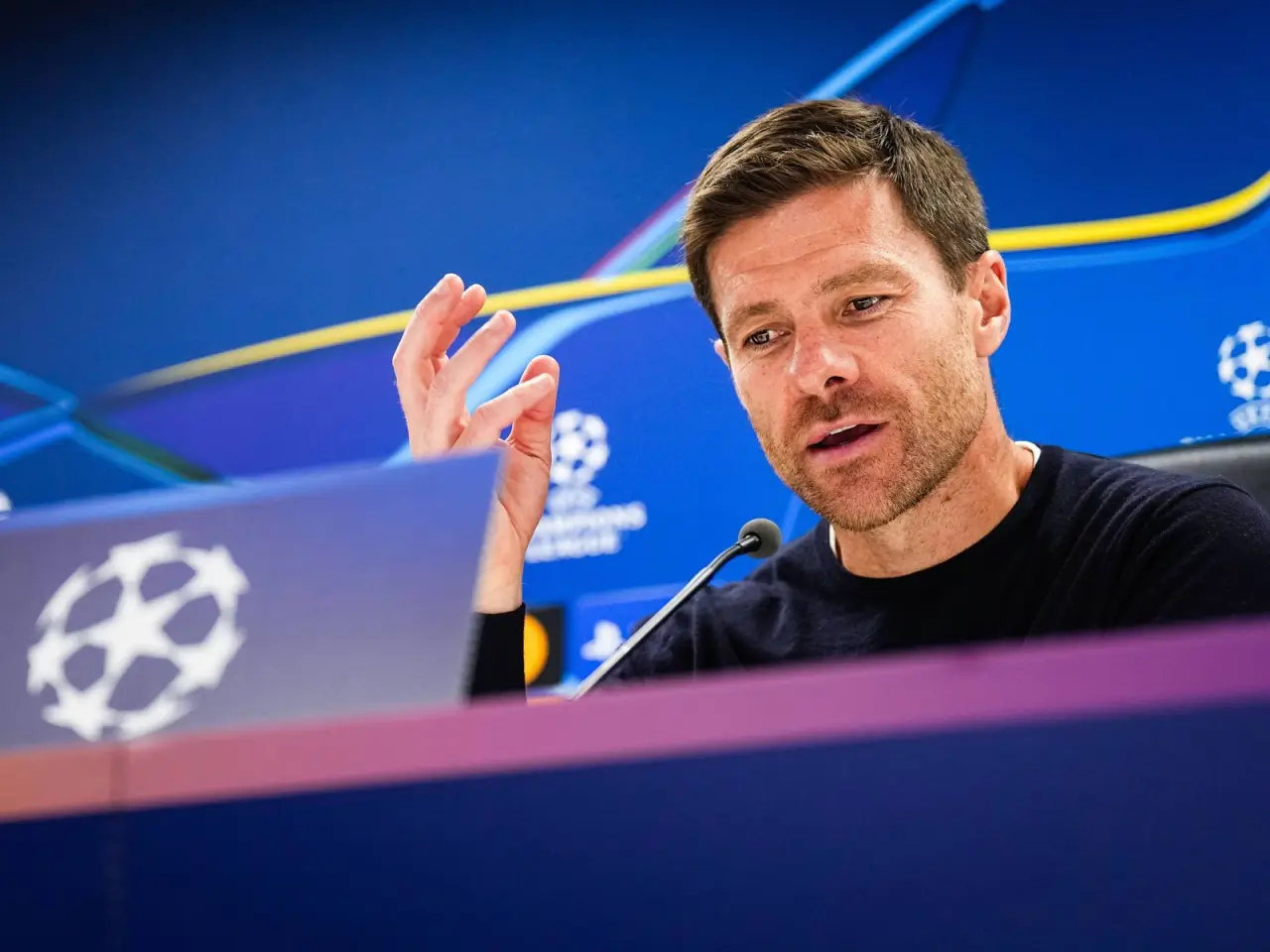 Xabi Alonso Liverpul bosh murabbiyligiga asosiy da'vogar bo'ldi