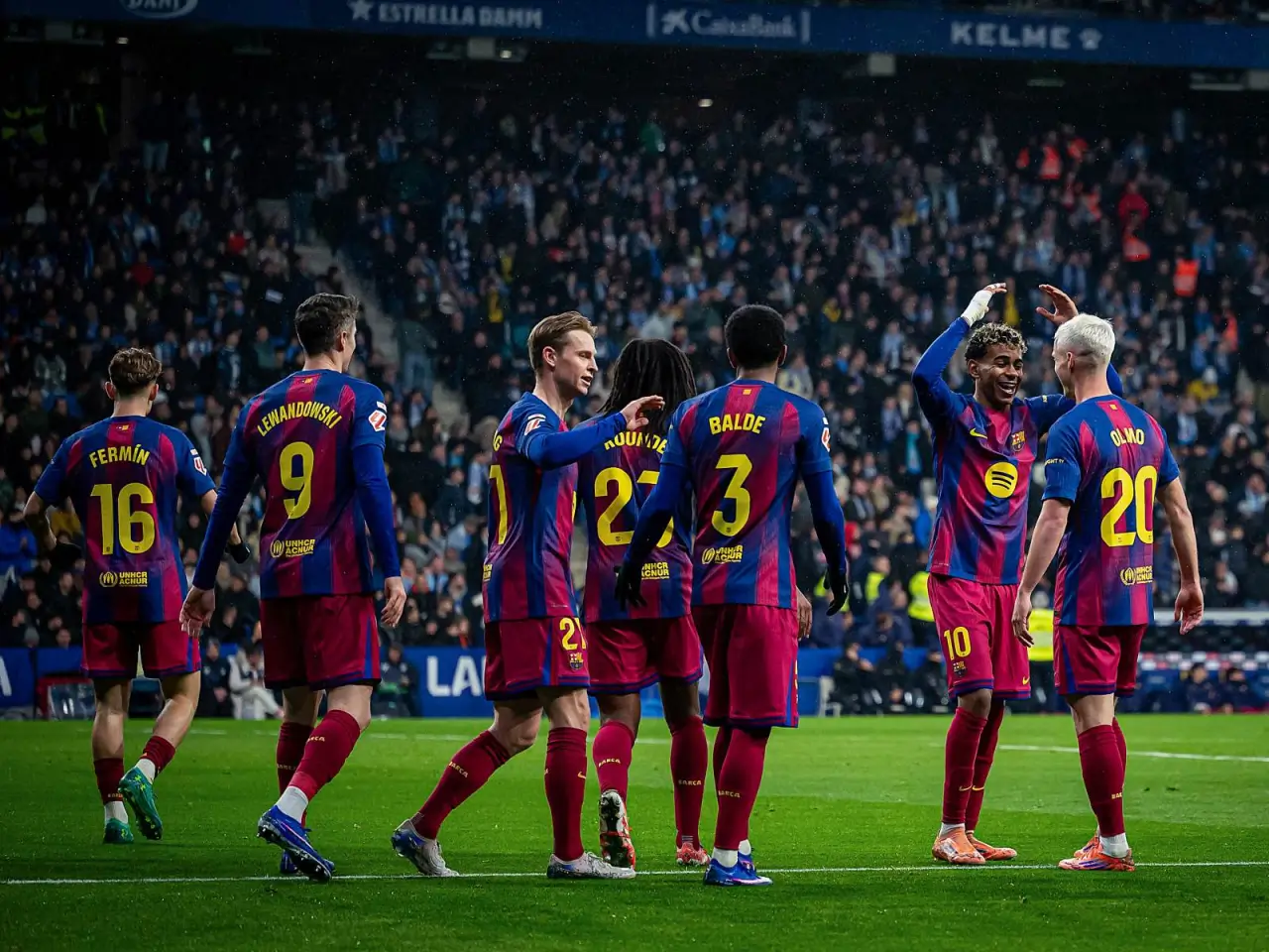 Racing to welcome Barcelona with a guard of honour