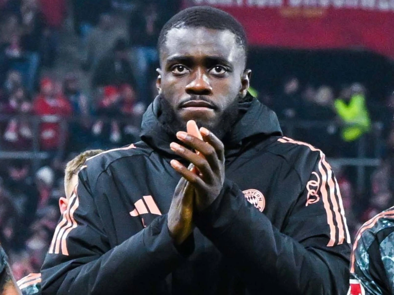 «Бавария» не смогла договориться с Упамекано о новом контракте