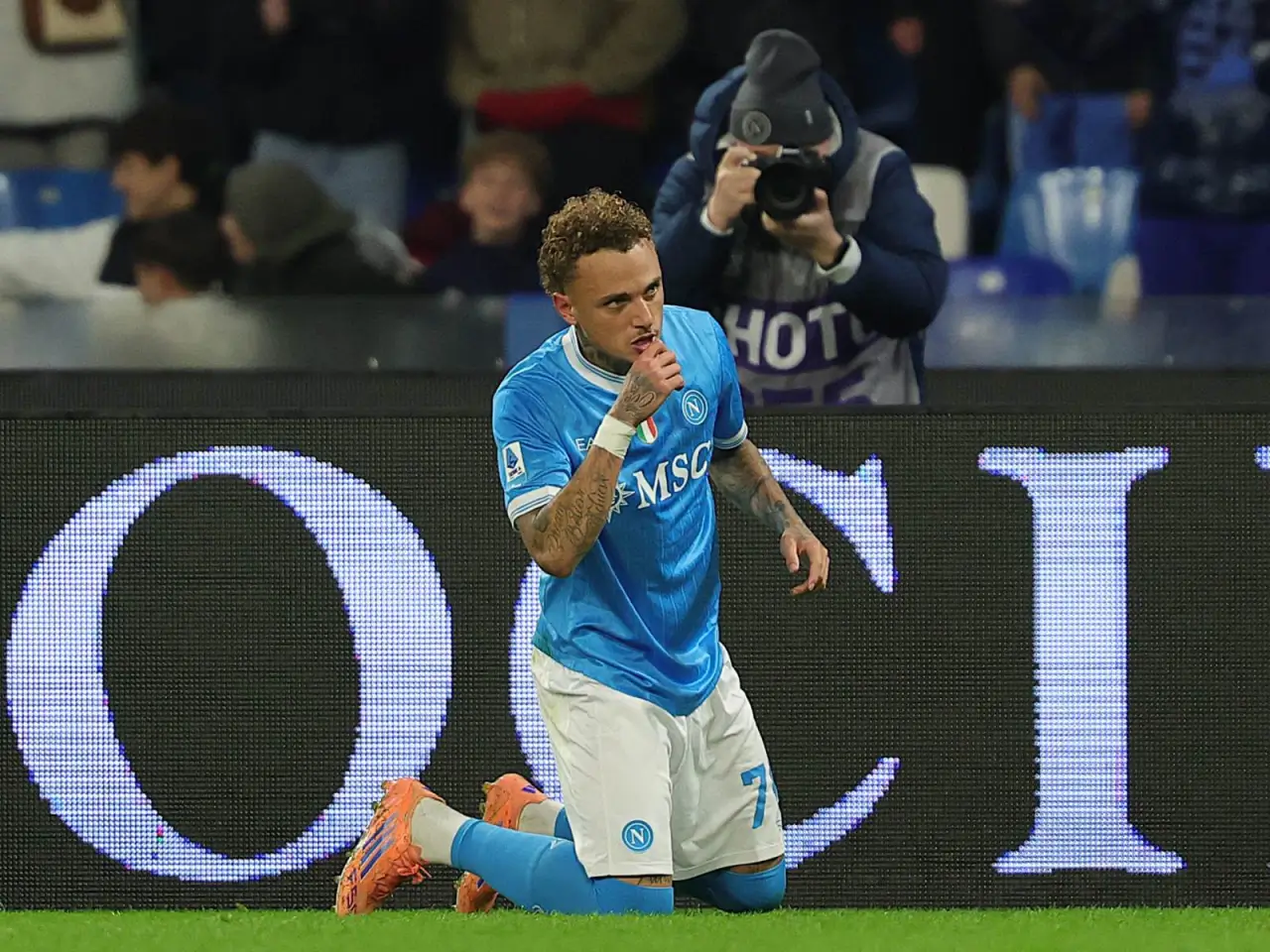 «Галатасарай» «Наполи» ҳужумчиси Ноа Лангни ижарага олди