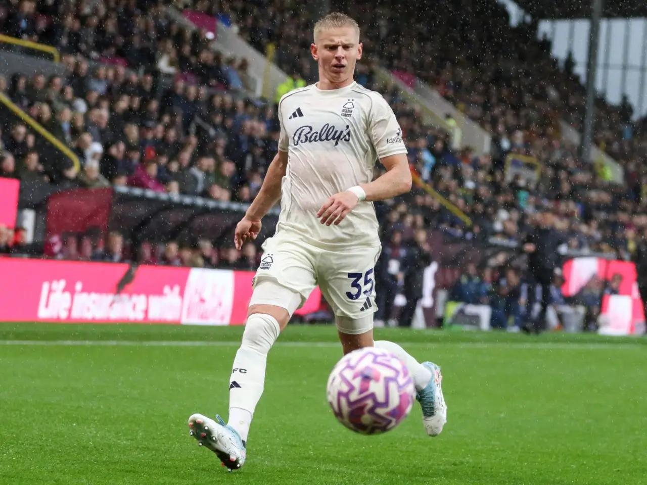 Nottingem Forest Zinchenko bilan 24 soatda xayrlashadi