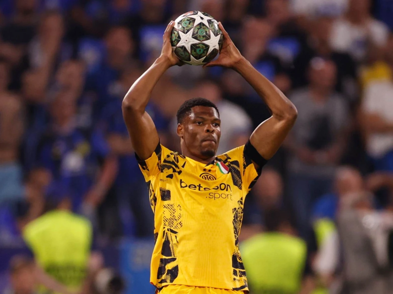 «Барселона» ва «Манчестер Сити» Дюмфрисга қизиқиш билдирмоқда