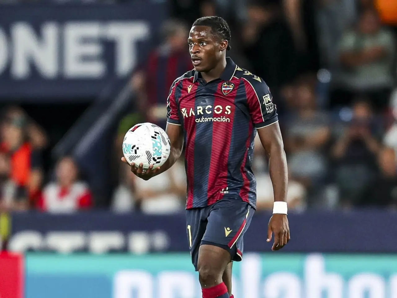 «Барселона» «Леванте» ҳужумчиси Этта Эйонг трансферидан воз кечди