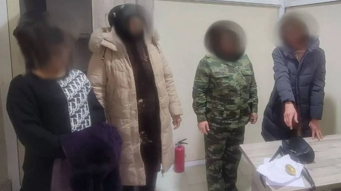 Samarqandda er-xotin opiyni ichki a’zolarida yashirdi